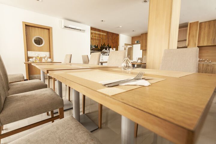 Dining 42 of 61
