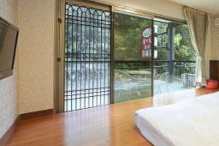 Photo 12
