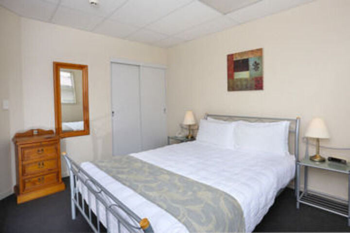 Room 32 of 34