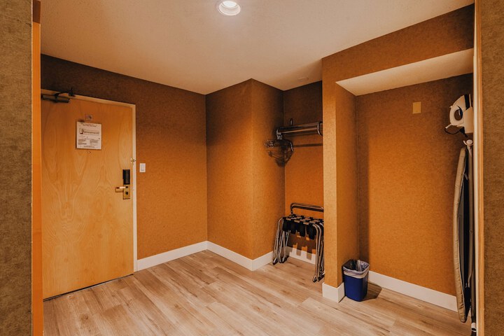 Room 42 of 68