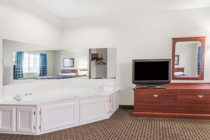 1 King Bed (10 of 10)