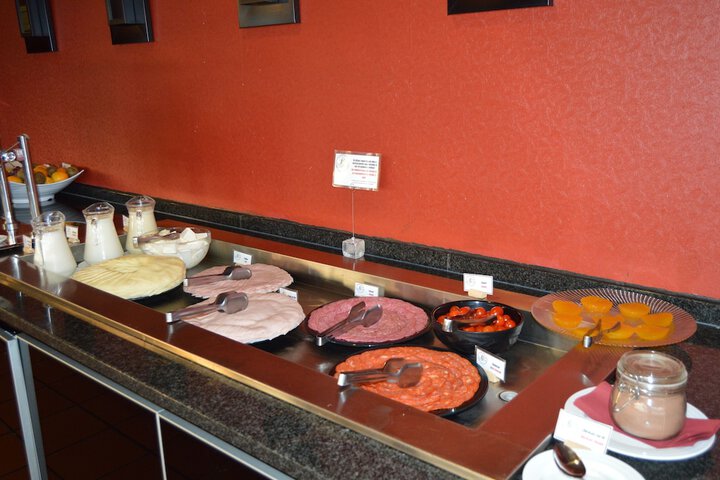 Dining 47 of 59
