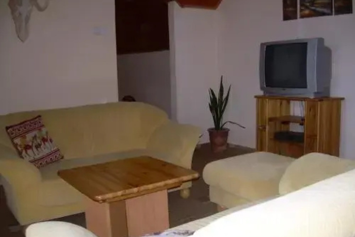 Room 7 of 11