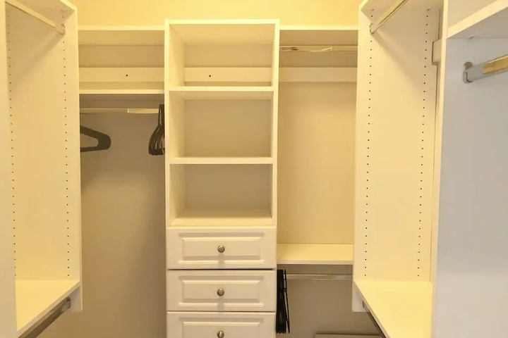 Room 3 of 20