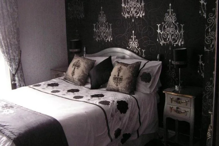 Room 5 of 14