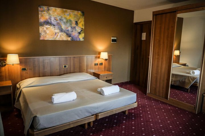 Room 10 of 50