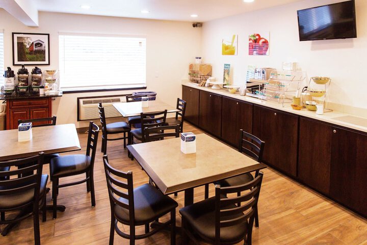 Breakfast/Coffee Service 52 of 61