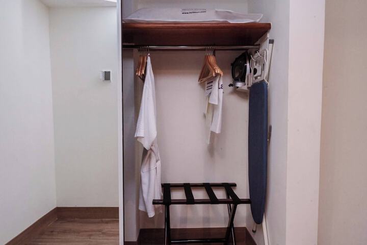 Room 16 of 156