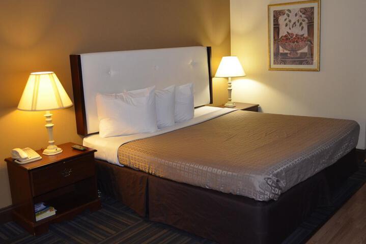 1 King Bed Deluxe Room (10 of 11)
