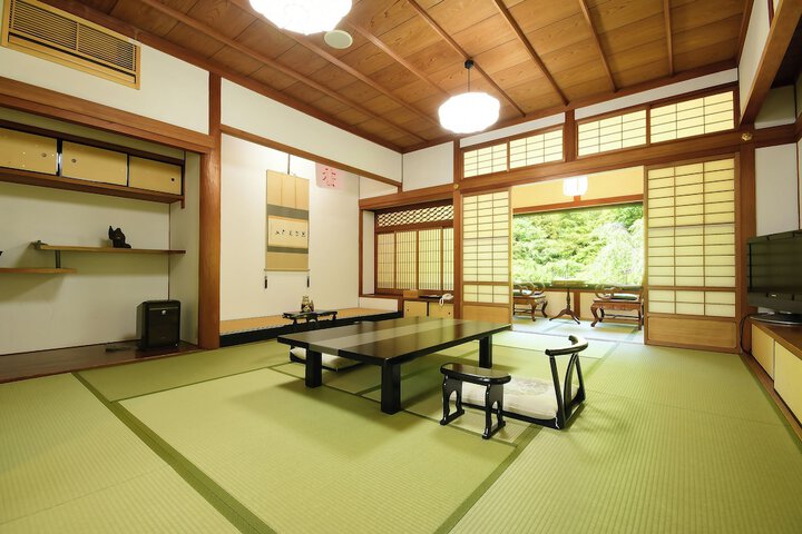 Room 9 of 68