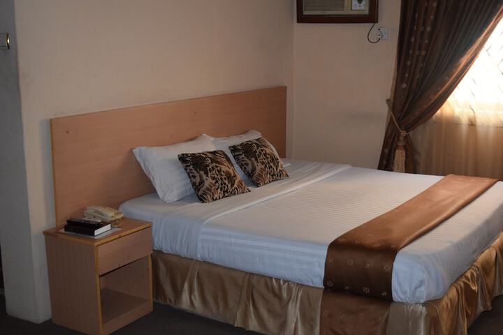 Room 10 of 65