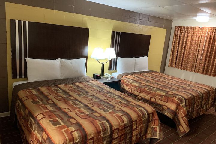 2 Queen Beds (6 of 8)