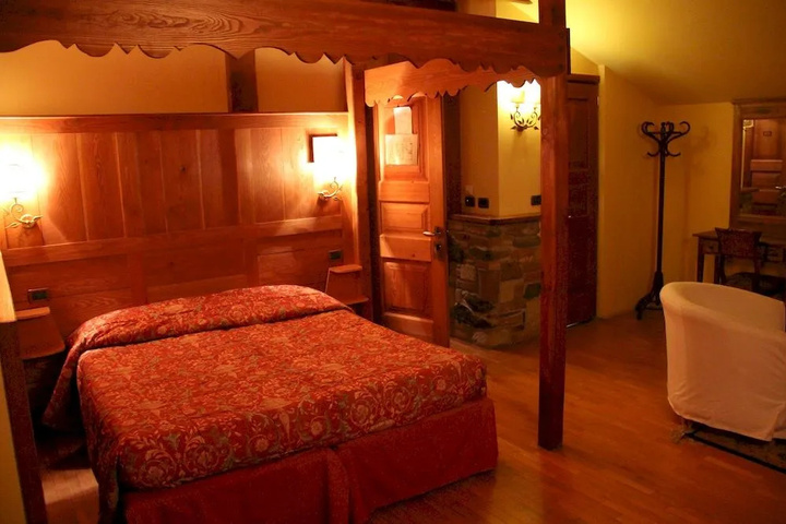LE CHARMANT PETIT HOTEL