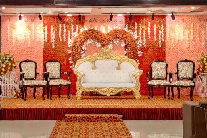 Ballroom/Hall 28 of 33