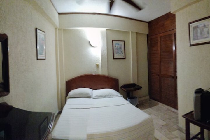 Room 12 of 90