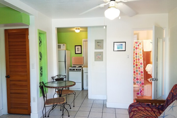 Room 103 of 218