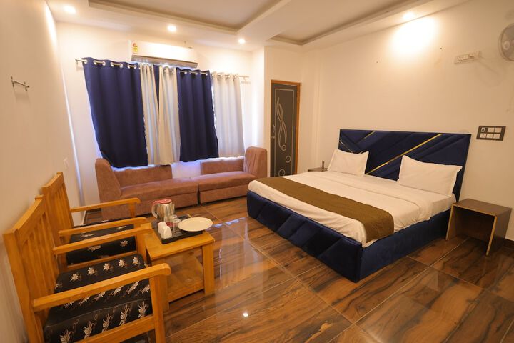 Room 6 of 28