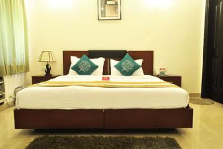 Room 13 of 25