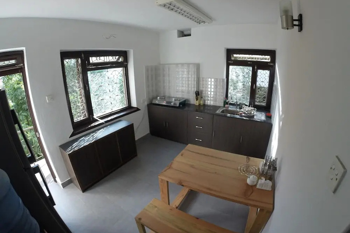 Room 5 of 10