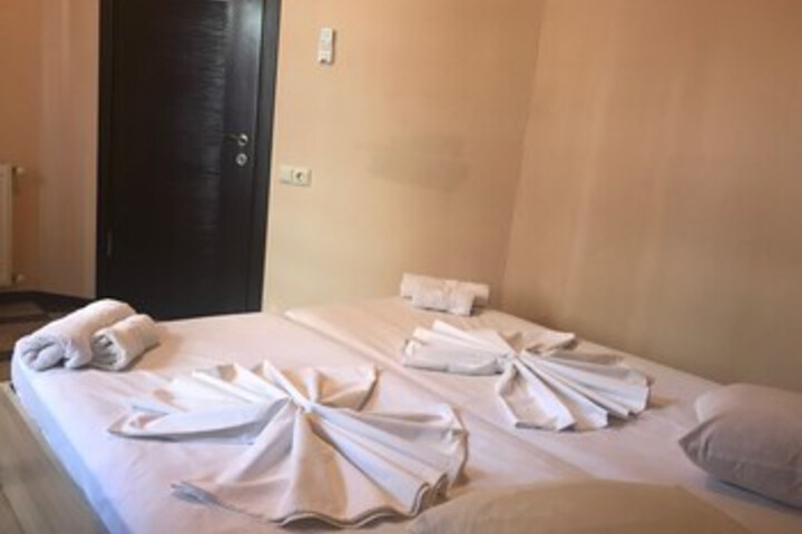 Room 17 of 32