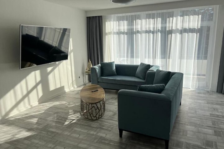 Room 10 of 18
