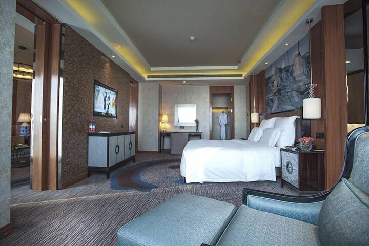 Room 7 of 37