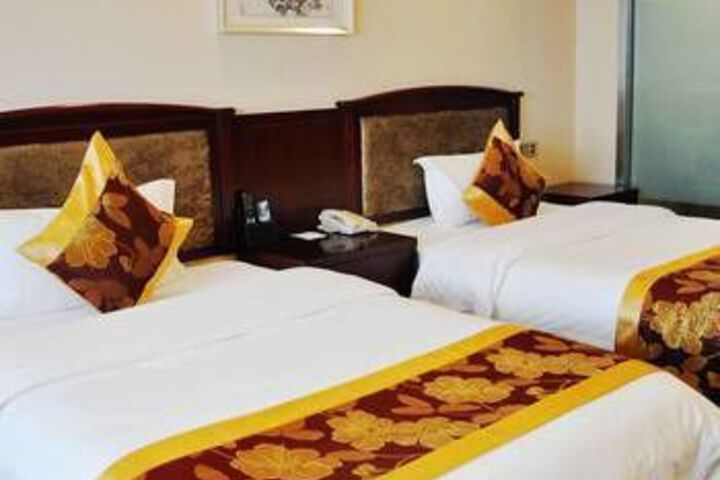 Room 4 of 8