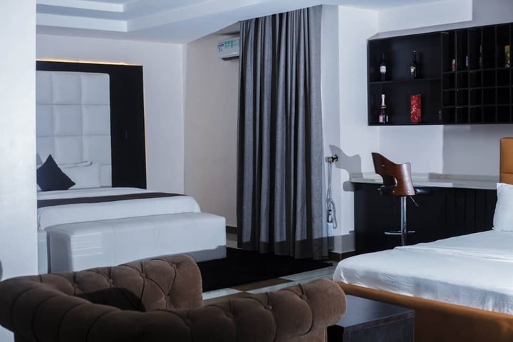 Room 14 of 33