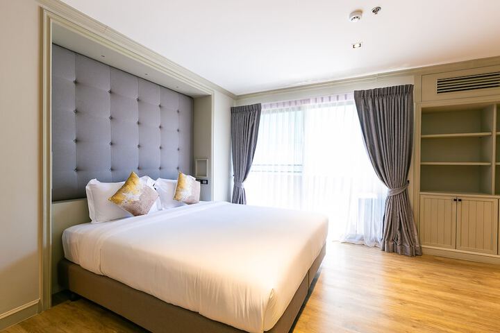 Room 2 of 28