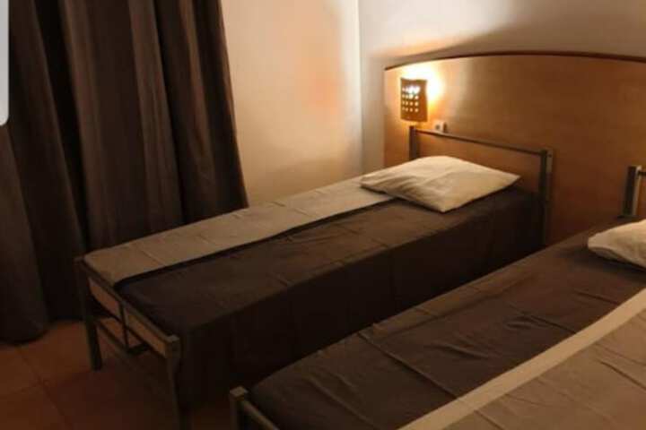 Room 5 of 7