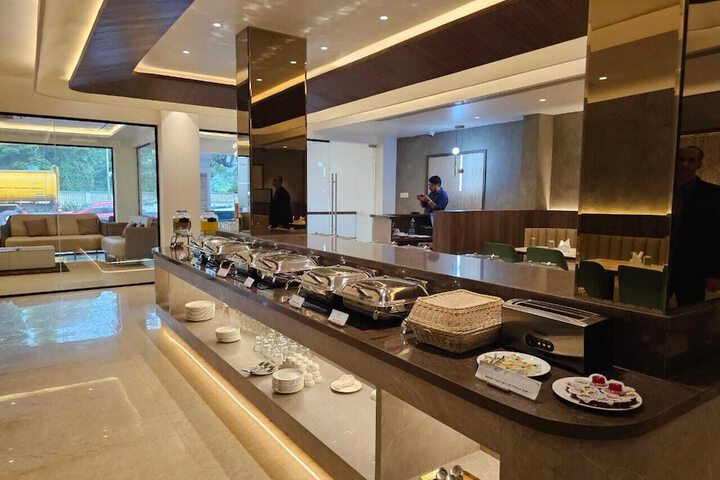 Dining 31 of 45