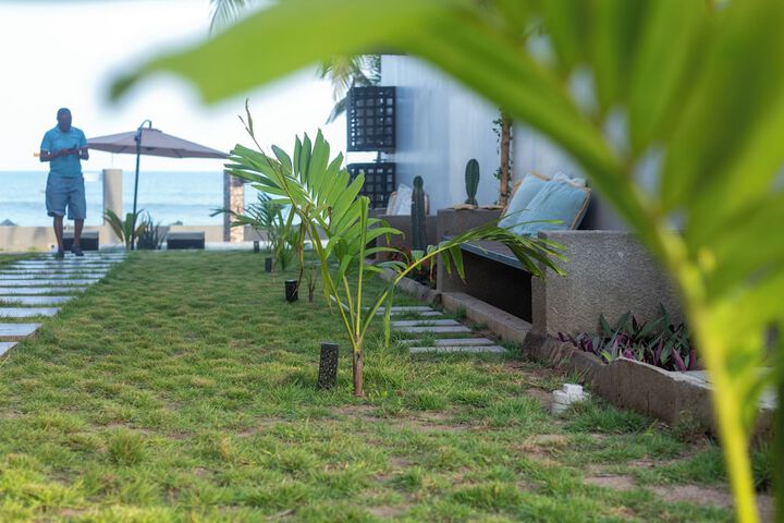 Hotel Exterior 66 of 75