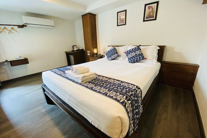 Room 6 of 30