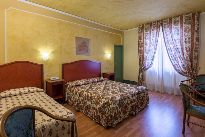 Room 16 of 48