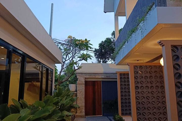Hotel Exterior 96 of 96