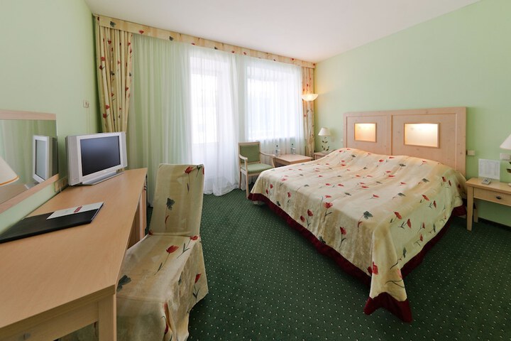 Room 6 of 30
