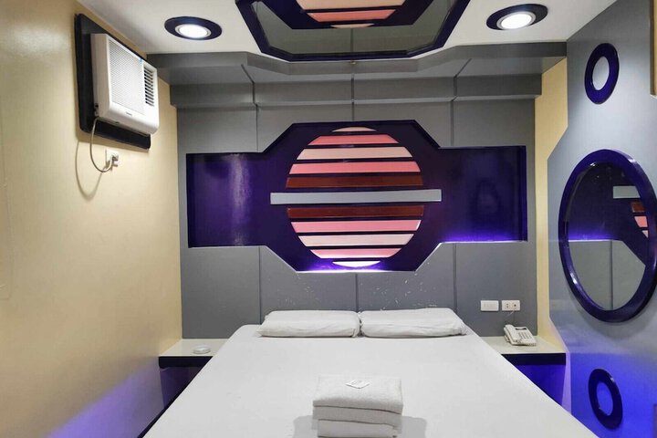 Room 11 of 23