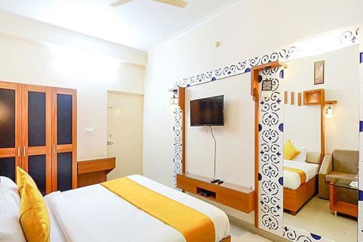 Room 9 of 16