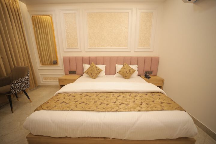 Room 34 of 103