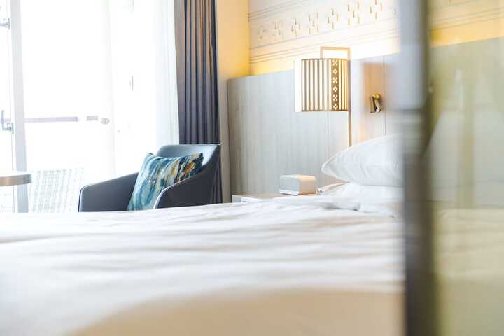 Room 5 of 238