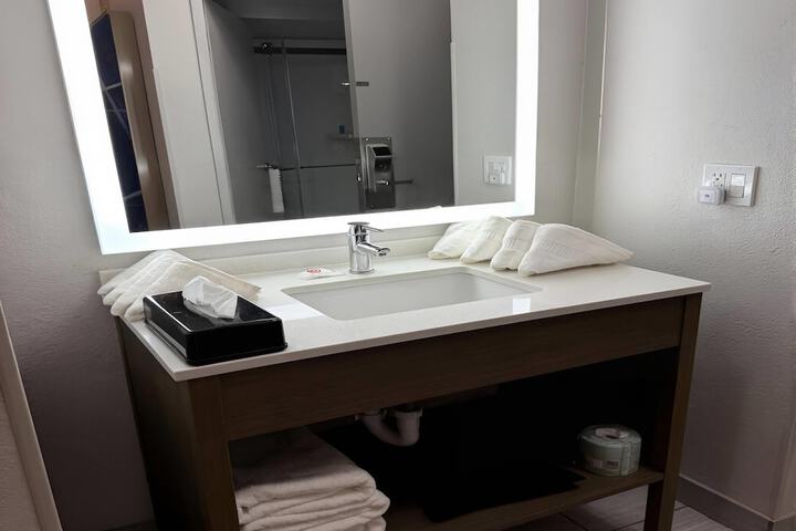Room 33 of 49