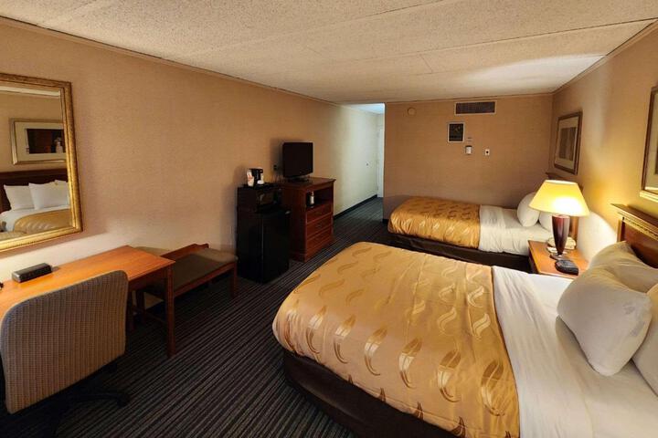 2 Double Beds (2 of 10)