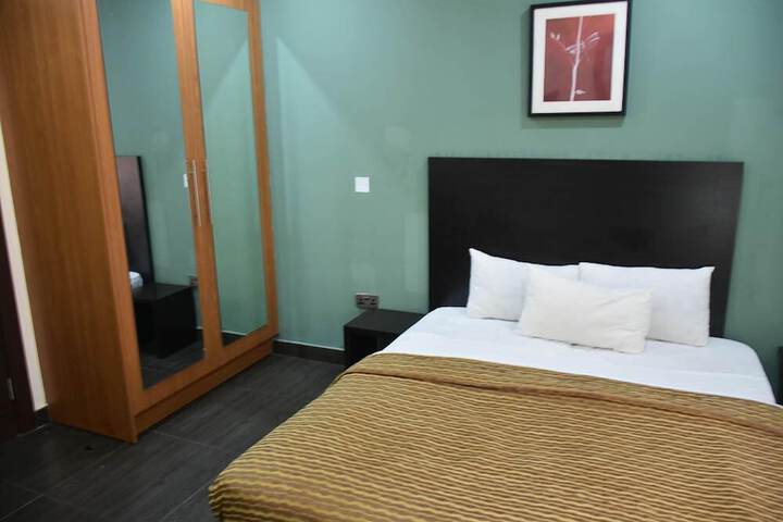 Room 16 of 32
