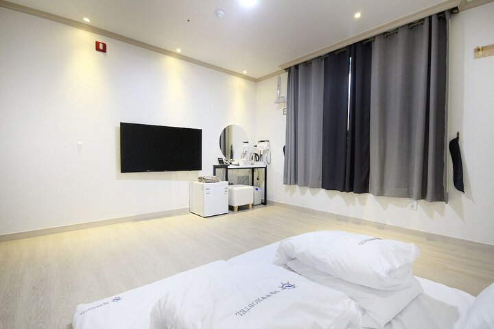 Room 4 of 37