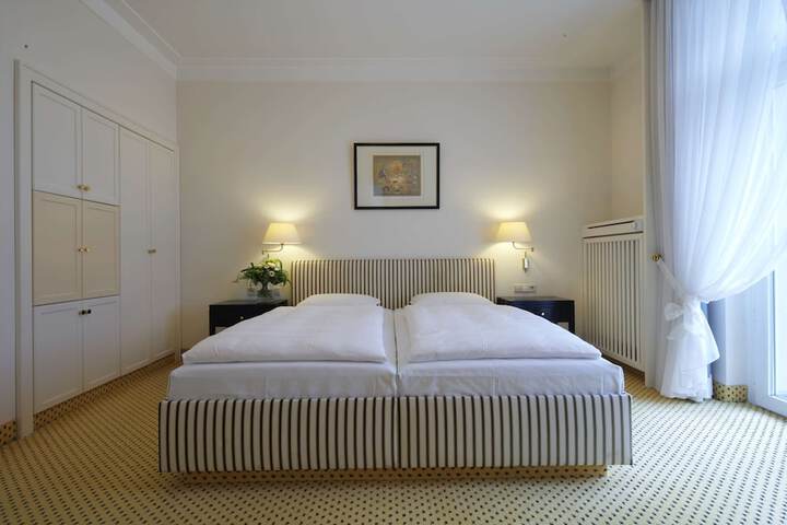 Room 13 of 86