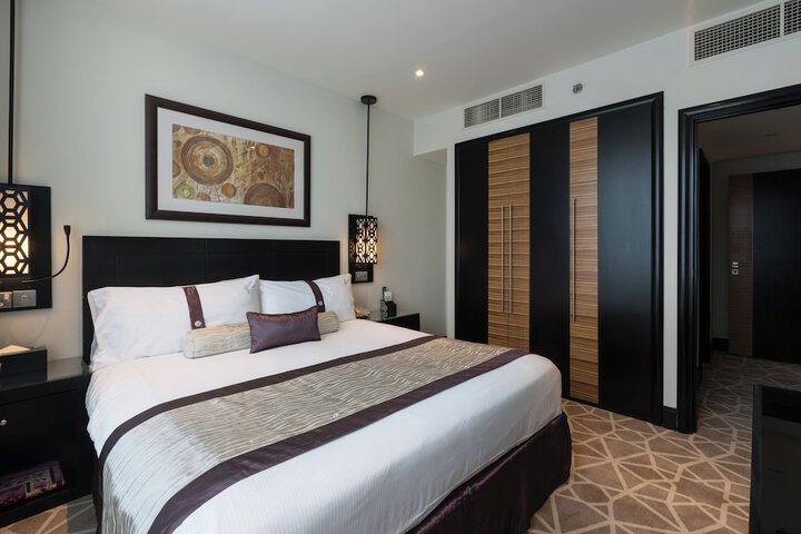 Room 40 of 211