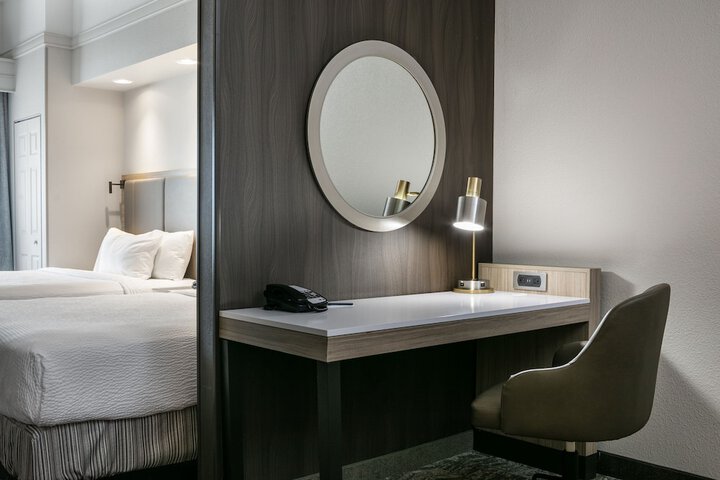Room 11 of 32