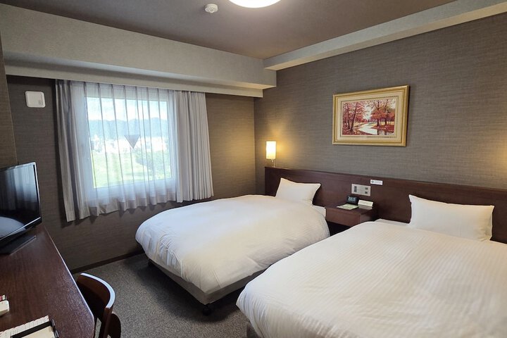 Room 6 of 25