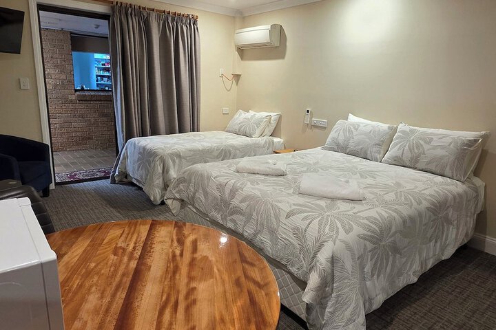 Room 9 of 18
