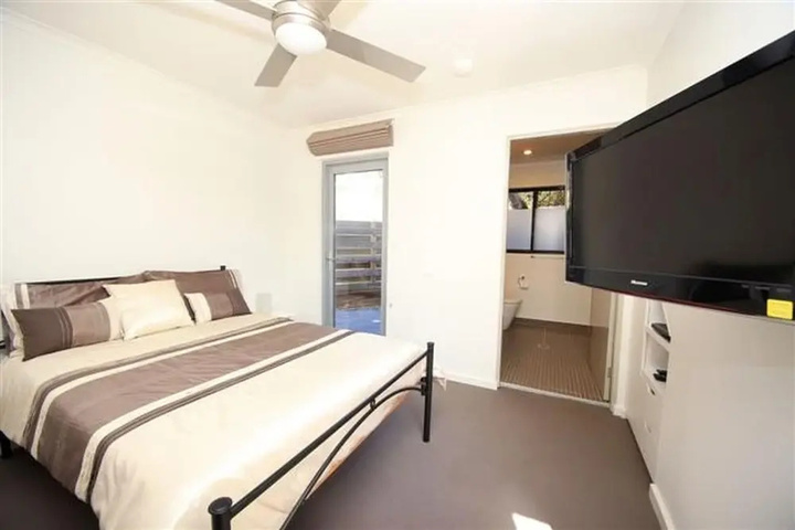Room 2 of 9